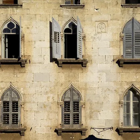 In With Balcony, Air Conditioning, Wifi 819-2 *