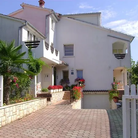 In With Balcony, Air Conditioning, Wifi 819-2 Apartman Porec