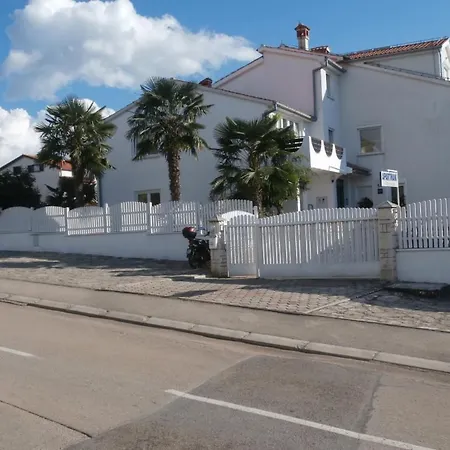 In With Balcony, Air Conditioning, Wifi 819-2 Apartman Porec