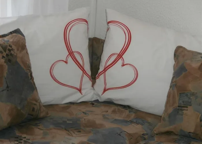 In With Balcony, Air Conditioning, Wifi 819-2 Apartman *